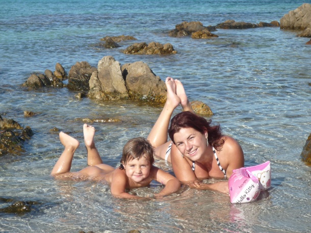 Sestry: fotoz dovolené na Sardínii, kde cestovní kancelář CAPRO pořádala zájezd s Michalem Šubrem a Míšou Poláškovou 