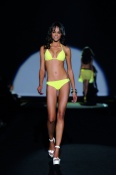 Calzedonia představuje novou kolekci plavek a plážového oblečení jaro/léto 2012 