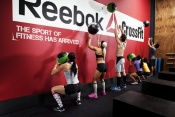 Program CrossFit: týmový duch, přátelé, zábava, soutěživost, motivace, posunování vlastních výkonů
