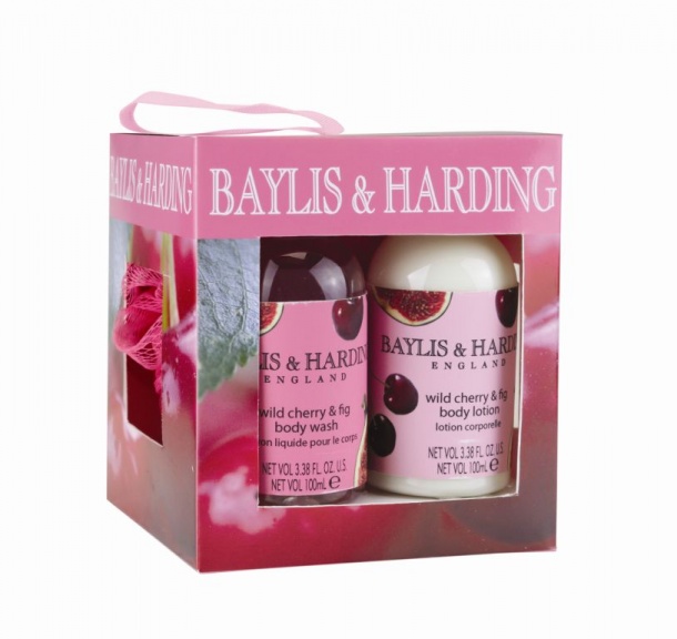 Balíček péče o tělo Baylis & Harding v ovocem poseté krabičce potěší všechny ženy, které mají rády ovocné vůně k dostání v síti parfumerií Marionnaud 