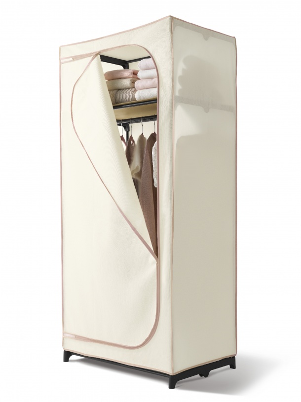 Skládací šatní skříň Tchibo může sloužit i na ukládání sezónního oblečení nebo jako skříň pro hosty. Skříň vybavena prostornou odkládací přihrádkou a šatní tyčí. 