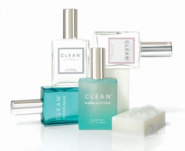  CLEAN je exkluzivní kolekce vůní pro zjednodušení komplikovaného života. Unikátní čerstvě vonící vůně inspirované   mýdlem jsou čisté a nevyšší kvality. 